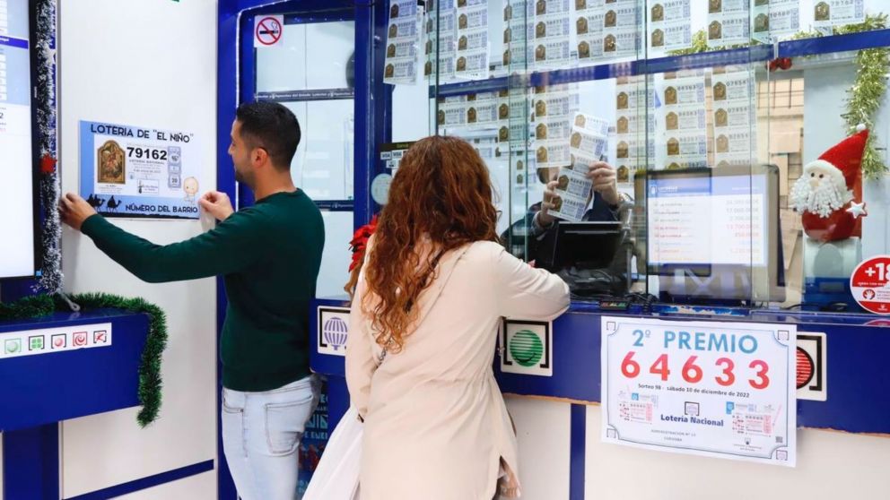 Una mujer eligi� comprar un ticket de loter�a por impulso y termin� ganando un premio millonario.