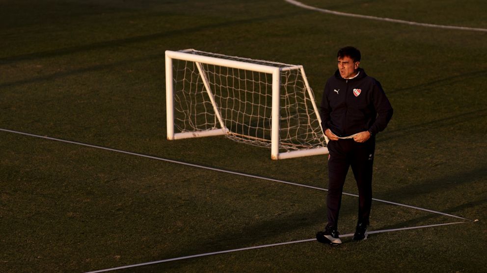 Quinteros palpit� el duelo de Independiente ante Rosario Central, se mostr� confiado y adelant� el plan para contener a Di Mar�a