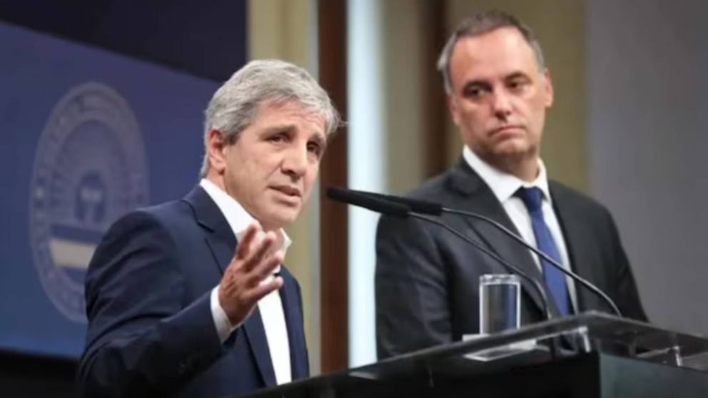 Luis Caputo respaldó a Manuel Adorni, quien es investigado por presunto enriquecimiento ilícito.