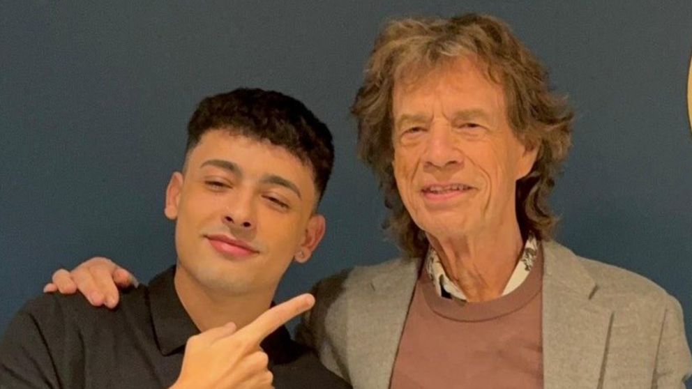 Trueno revolucionó las redes con una foto junto a Mick Jagger tras su paso por el programa de Jimmy Fallon.