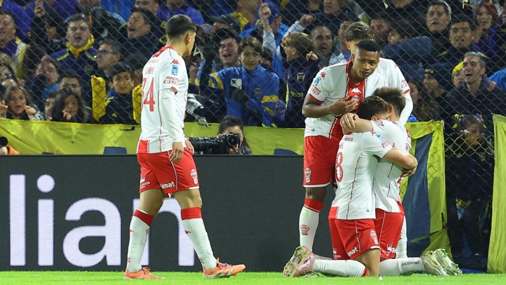 Con dos hombres menos, Huracán dio el golpe y eliminó a Boca del Torneo Apertura