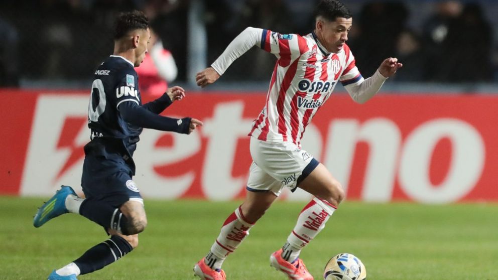 Batacazo: Uni�n de Santa Fe sac� a Independiente Rivadavia y sigue en el Torneo Apertura