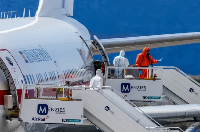 Los pasajeros espa&ntilde;oles partieron hacia Madrid desde el aeropuerto de Tenerife Sur.