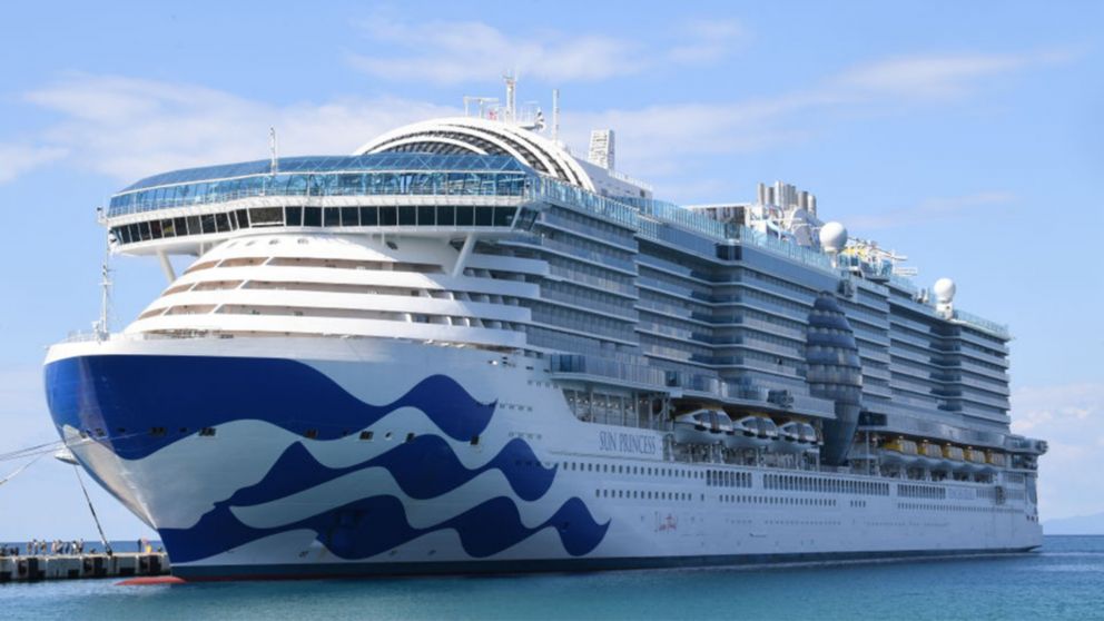 Hay afectados entre pasajeros y tripulantes en un crucero que permanece bajo vigilancia sanitaria.