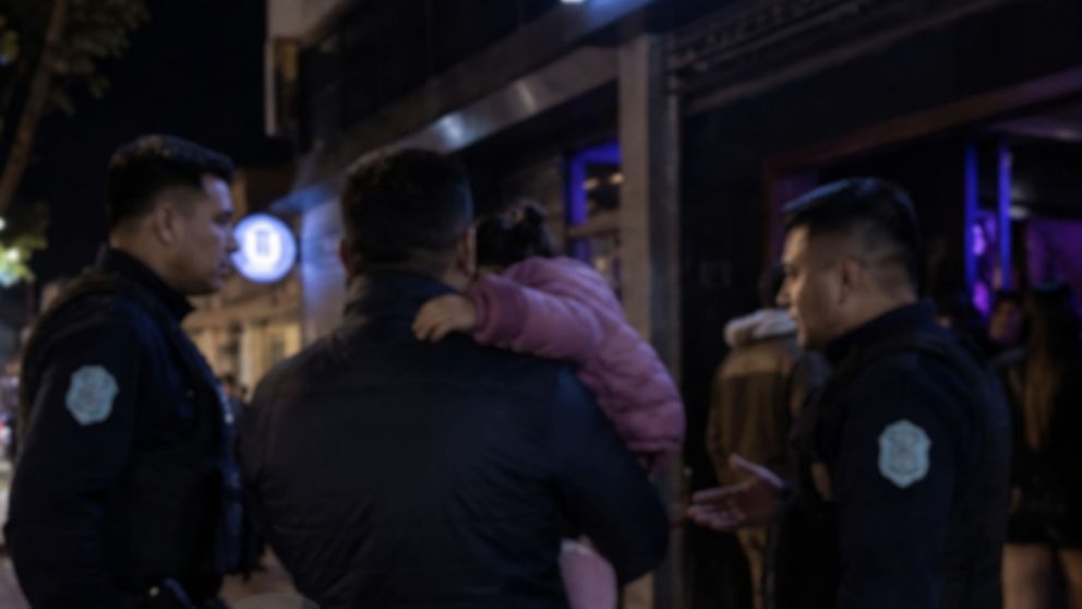 El hombre fue al boliche con la hija en brazos (Gentileza Nuevo Diario).