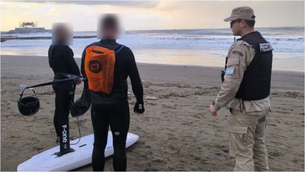 Dos hombres tuvieron que ser rescatados navegando en medio de la ciclogénesis.