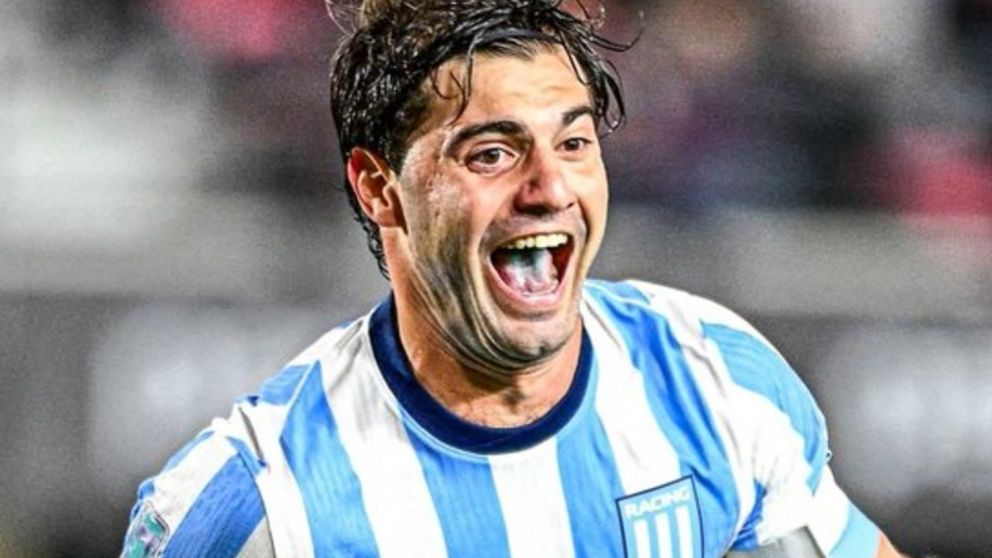 Con la boca llena de gol y el coraz�n caliente. Santiago Sosa fue de los pocos que se salv� del oprobio de Racing en este �ltimo tiempo y tuvo su premio. El capit�n elimin� a Estudiantes de La Plata. 