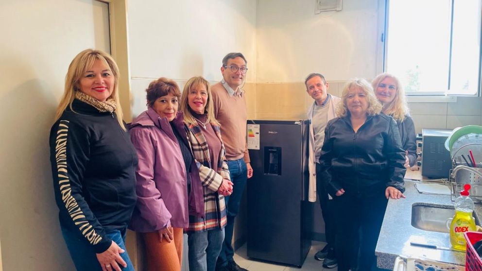 Nuevo aporte solidario en el Hospital de Quilmes: donaron una heladera para el sector de Maternidad