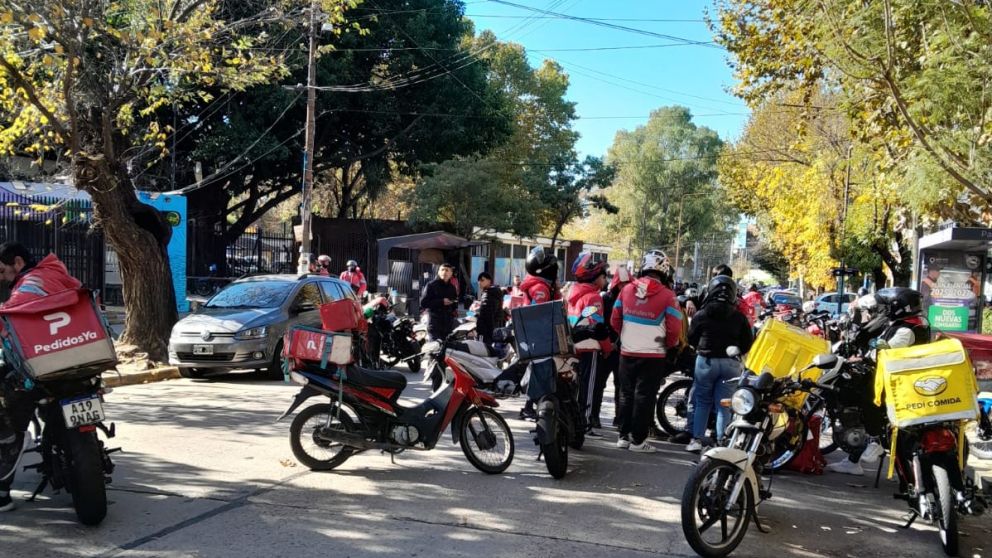 Fuerte reclamo de repartidores en Quilmes: "La estamos pasando mal"
