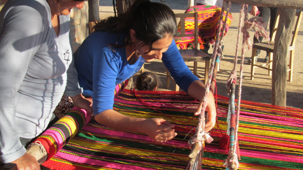Pueblo que mantiene vivas las tradiciones culturales y artesanales.