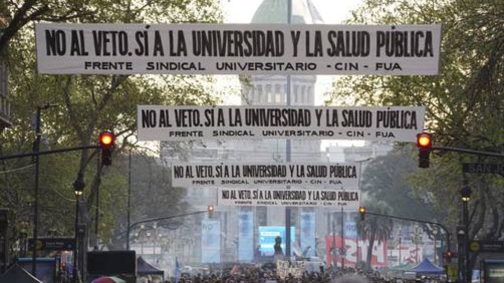 El reclamo de fondos continuaraa pero habría acuerdo para descomprimir el conflicto.