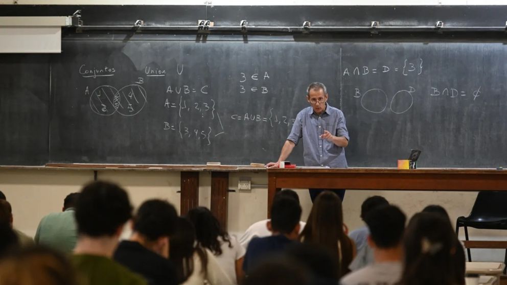 Desde noviembre de 2023, el poder adquisitivo de los docentes universitarios retrocedi� un 34,5%.