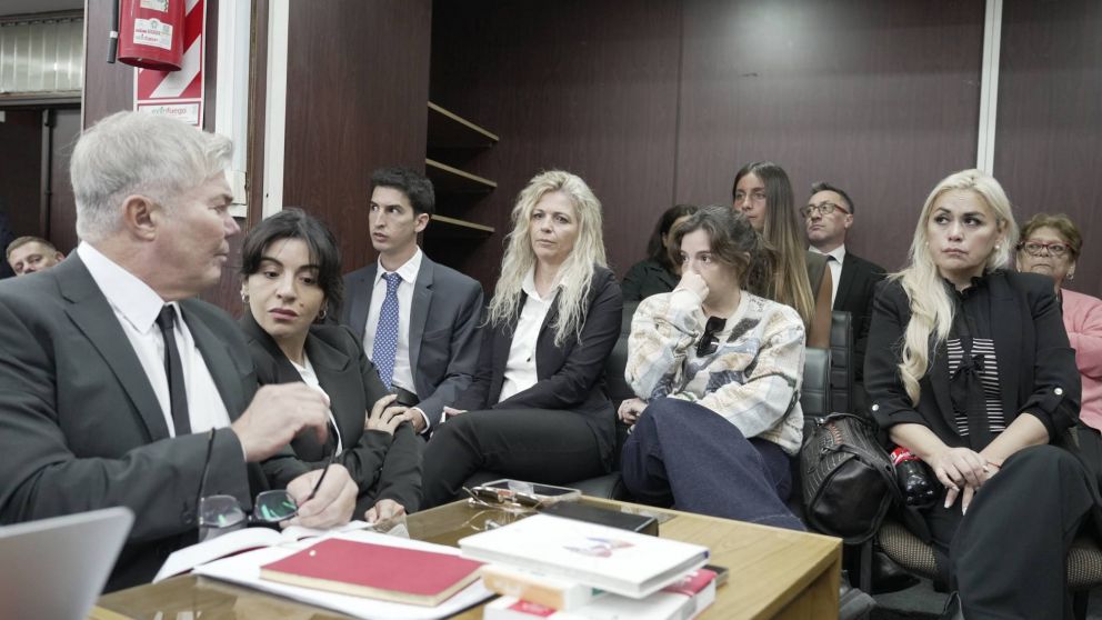 En el juicio por la muerte de Maradona, declar� un m�dico que lo atendi� semanas antes del deceso: "Luque pidi� operarlo del hematoma en la cabeza".
