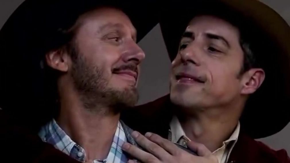 Benjamín Vicuña y Esteban Lamothe tienen una escena hot en "Secreto en la montaña".