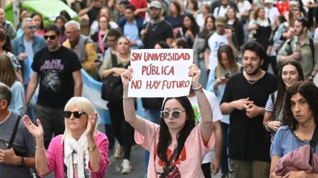 Marcha Federal Universitaria: cuál es el reclamo al gobierno de Javier Milei.