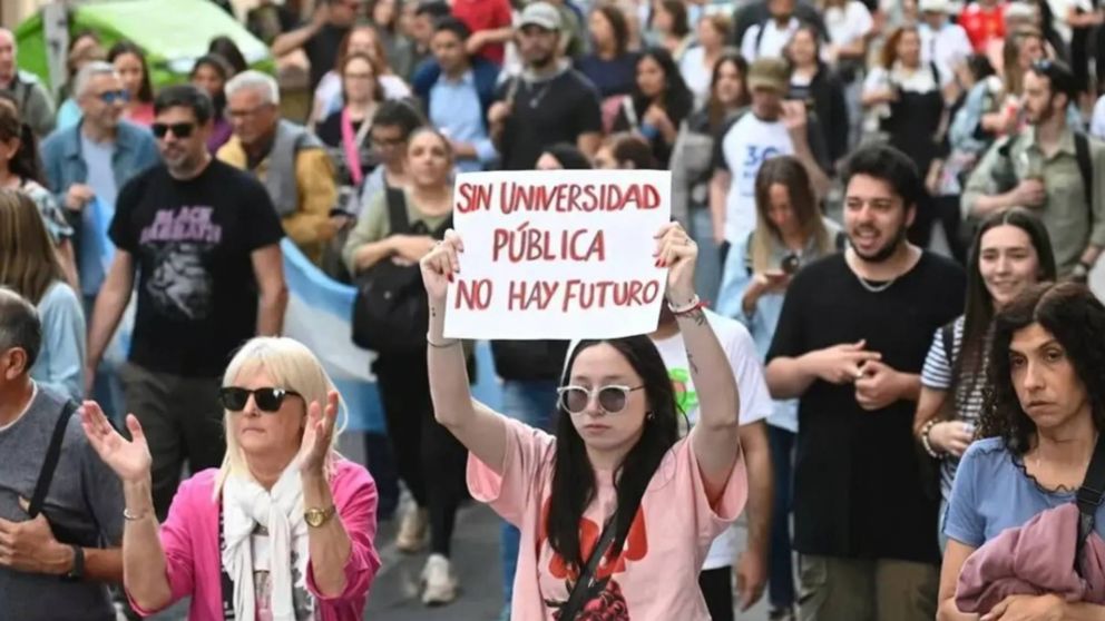 Marcha Federal Universitaria: cu�l es el reclamo al gobierno de Javier Milei.