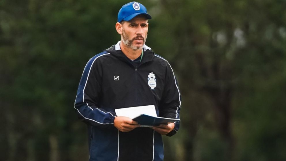 El impresionante récord del técnico de Gimnasia que pone en alerta River antes de los cuartos de final del Torneo Apertura 2026