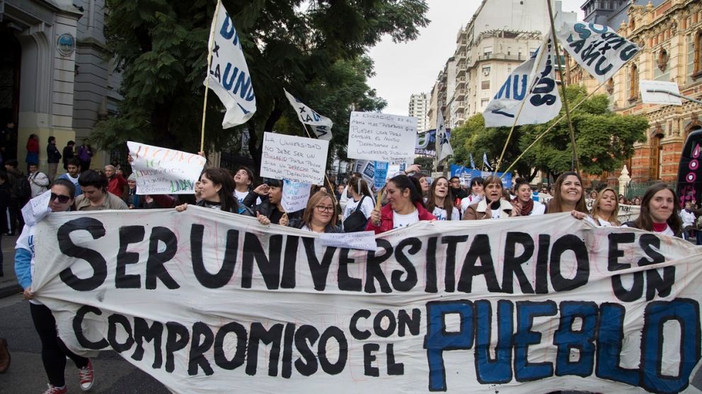 El documento que leyeron las universidades: "Los salarios son los m�s bajos de los �ltimos 23 a�os" 