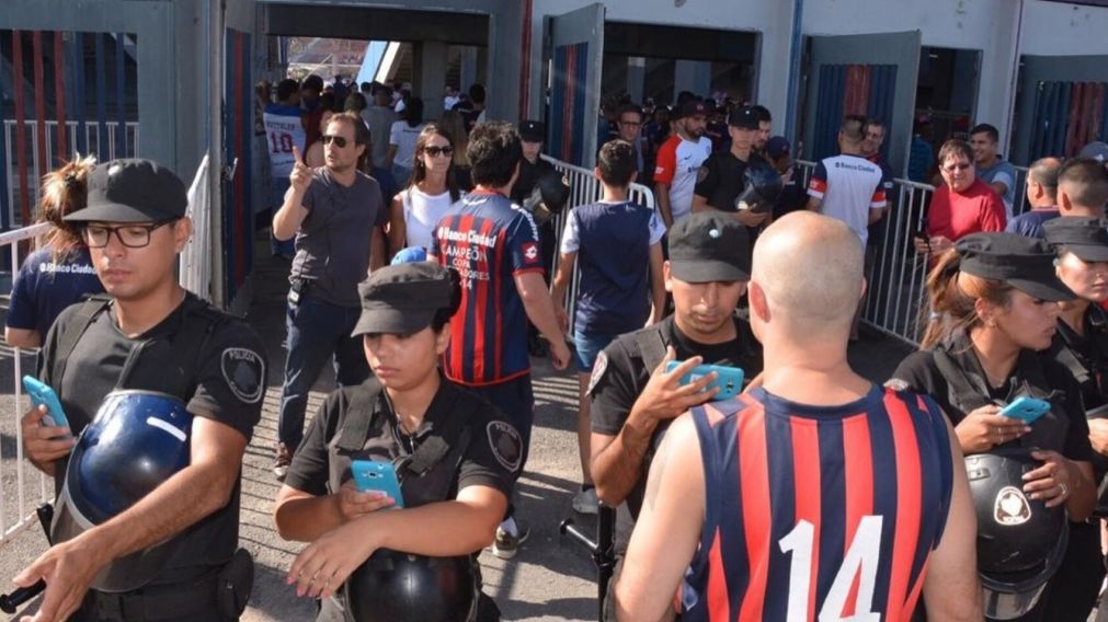 El Gobierno prohibiió el ingreso de los deudores alimentarios a las canchas en el marco del programa Tribuna Segura (Imagen ilustrativa).