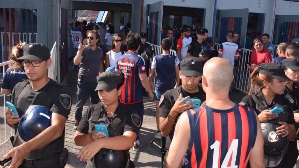 El Gobierno prohibiió el ingreso de los deudores alimentarios a las canchas en el marco del programa Tribuna Segura (Imagen ilustrativa).