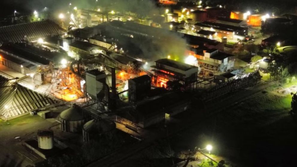 El fuego se habría originado en una cinta transportadora dentro del sector de extracción (X).