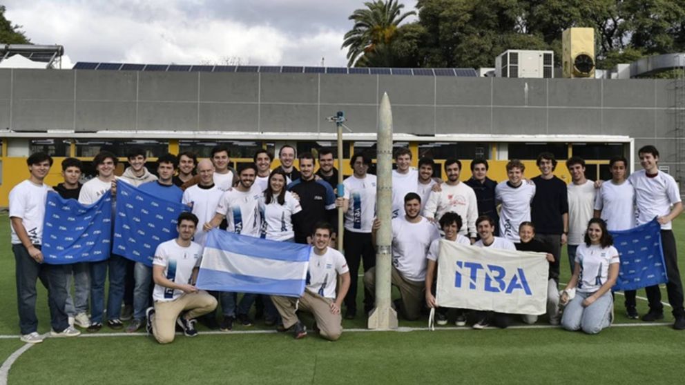 Estudiantes argentinos diseñaron un cohete supersónico para competir en Estados Unidos.