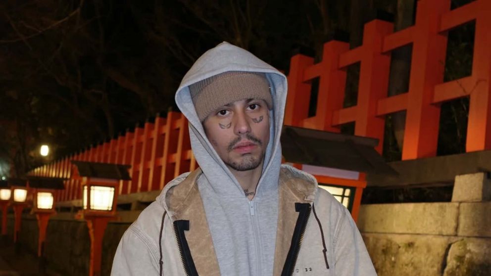Duki corrió el eje de los escándalos de Emilia Mernes hacia él: una fuerte demanda por uso de imagen