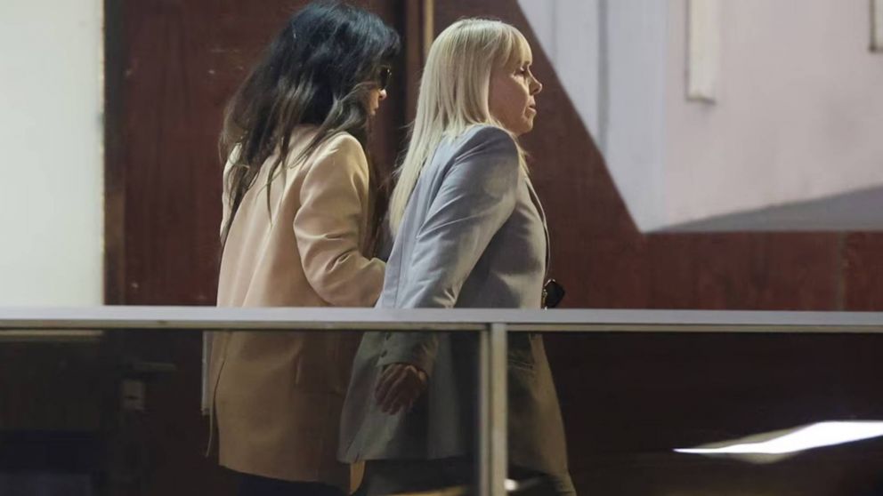Claudia Villafañe y Gianinna Maradona asistieron a una nueva audiencia en San Isidro.