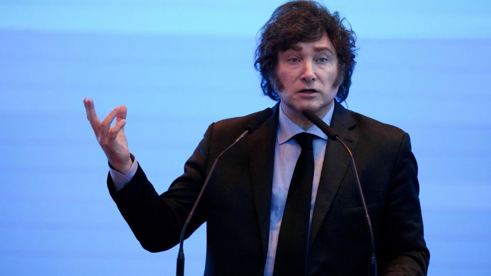 Javier Milei defendi� la postura del diputado Manuel Quintar al llevar su camioneta Tesla al Congreso (Archivo).