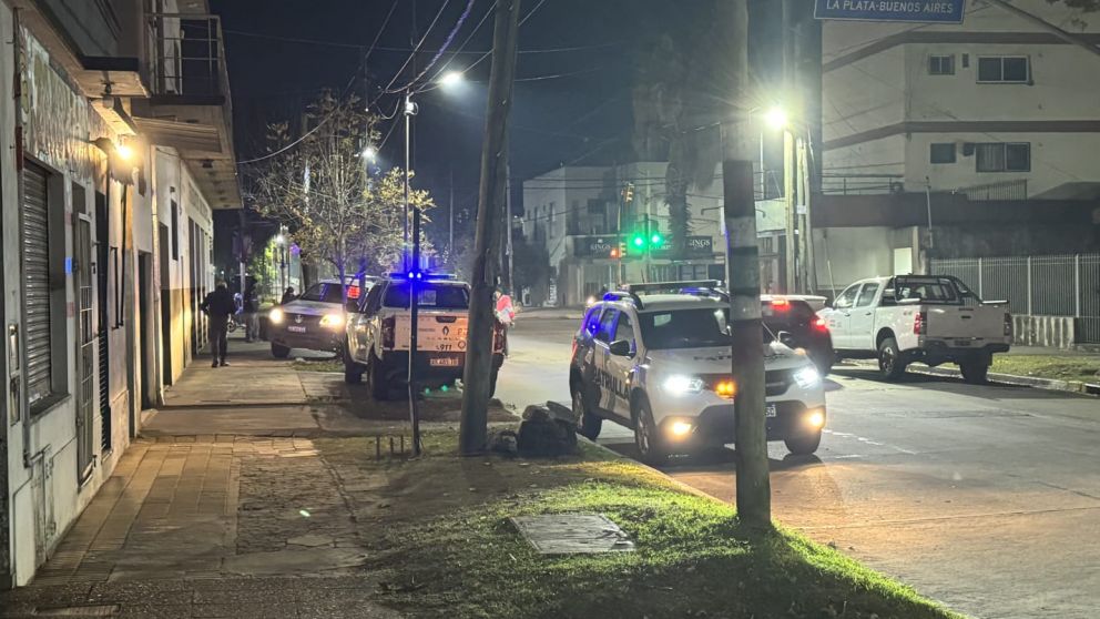 Conductor borracho choc� varios veh�culos y se atrincher� durante una hora en Quilmes