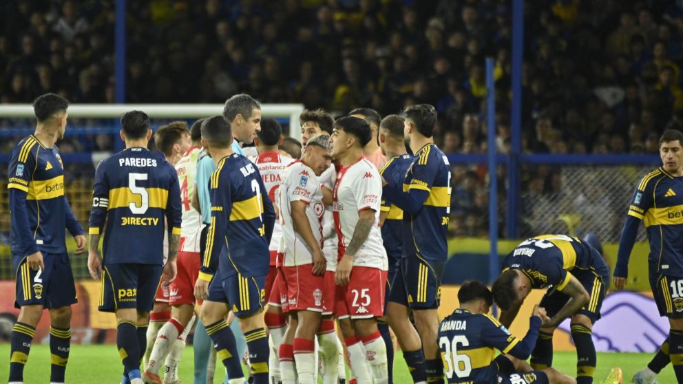 Huracán terminó con dos expulsados en la victoria ante Boca por los octavos de final.