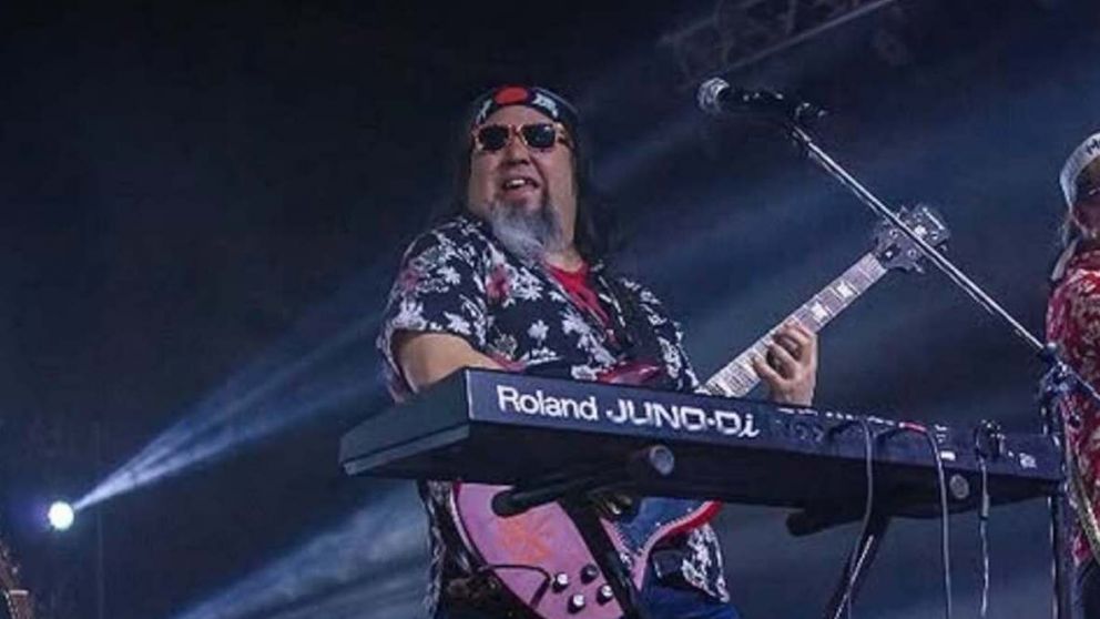 Muri� Santi Yonamine, tecladista de Los Parrale�os, a los 47 a�os: "Se nos fue de gira un eterno"