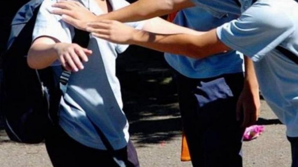 P�nico en colegio secundario: dos alumnos se enfrentaron a cuchilladas
