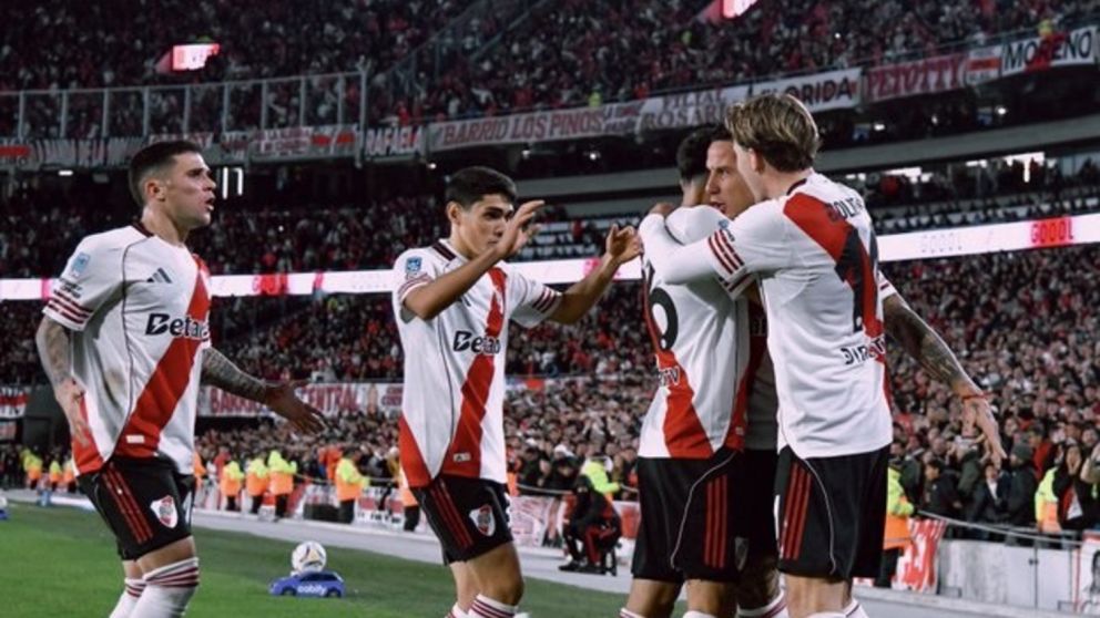 River se prepara para el cruce con Rosario Central, con la "guardia alta" y con Acu�a y Montiel entre los n�minados. 