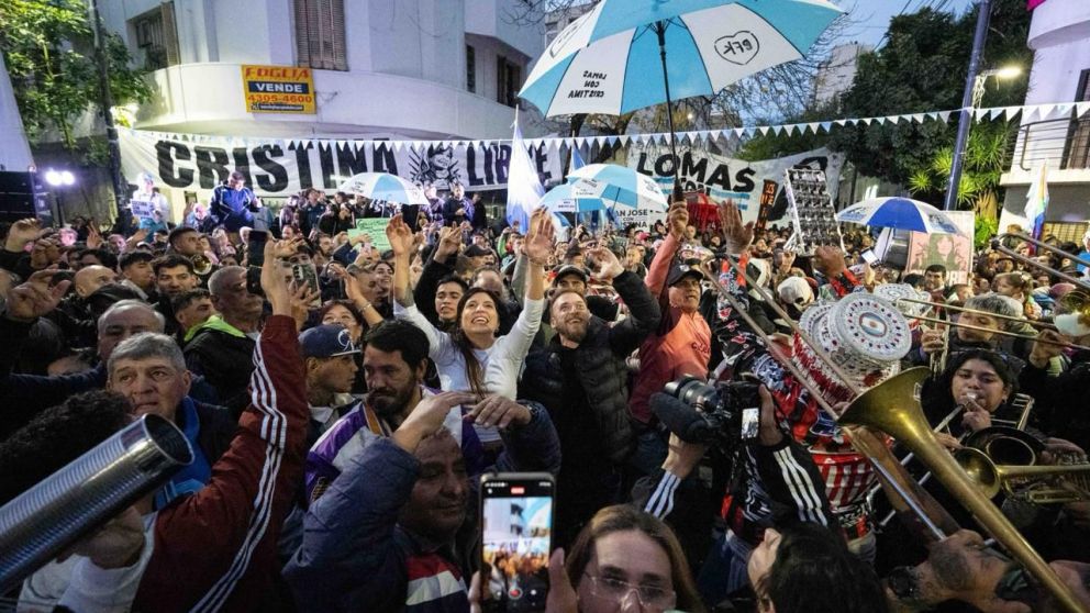 El peronismo de Lomas se moviliz� en apoyo a Cristina: "Lo que hiciste en Lomas no se olvida en la vida"