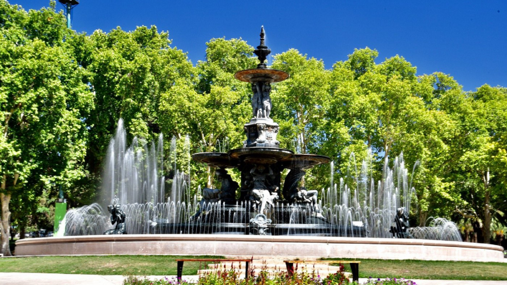 Los portones hist�ricos y las avenidas arboladas reciben a miles de visitantes que recorren uno de los espacios verdes m�s emblem�ticos de Argentina.
