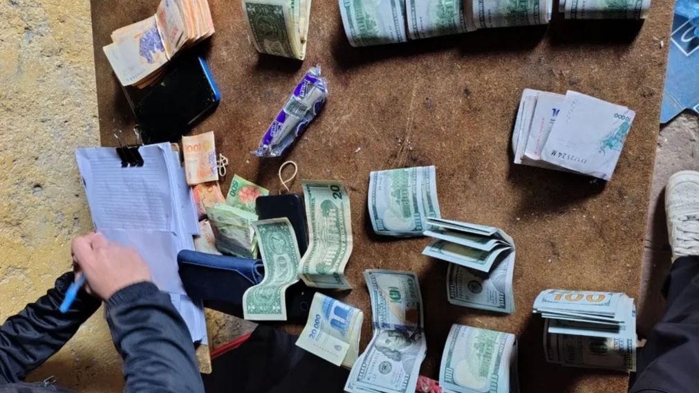 El dinero secuestrado en la casa de la empleada doméstica.
