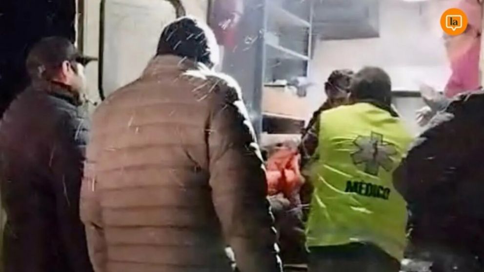 El hombre estuvo perdido en la nieve por cinco horas (X).