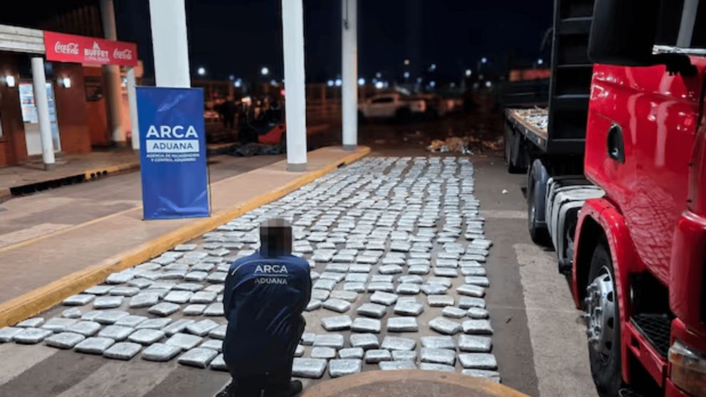 La droga descubierta en el vehículo registrado por las autoridades.