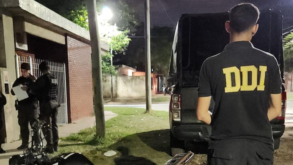 Las autoridades policiales llevaron adelante una serie de allanamientos para esclarecer lo sucedido.