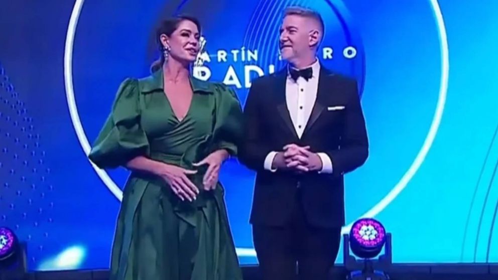 Pamela David y Luis Novaresio conducen la entrega de los premios Martín Fierro de Radio.