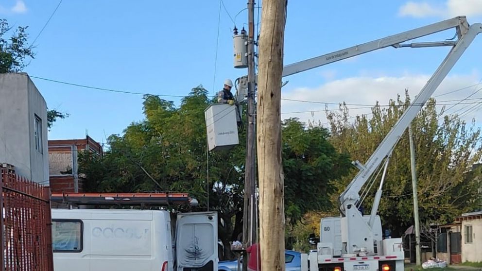 Persisten los problemas eléctricos en Solano: se incendió un medidor domiciliario