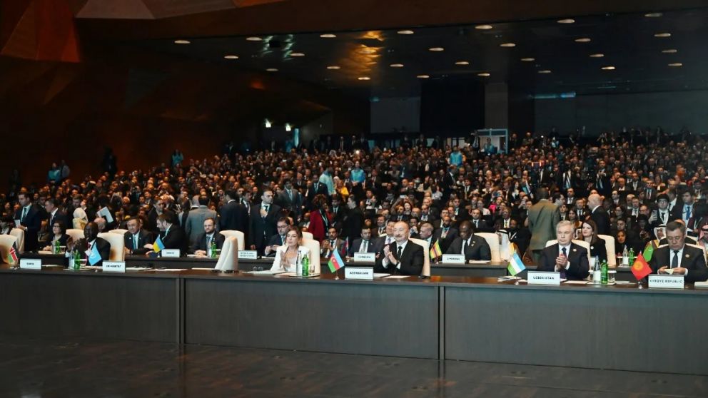 Mayra Mendoza viajó a Azerbaiyán para participar del principal foro mundial sobre urbanismo