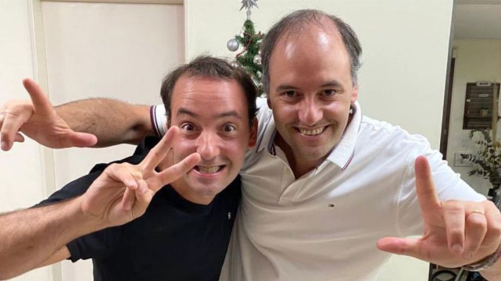 Francisco Adorni junto al Jefe de Gabinete y hermano, Manuel Adorni.