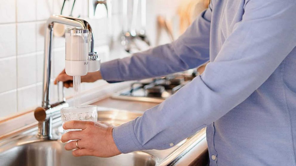 ANMAT retiró del mercado varias marcas de filtros de agua por irregularidades (imagen ilustrativa).