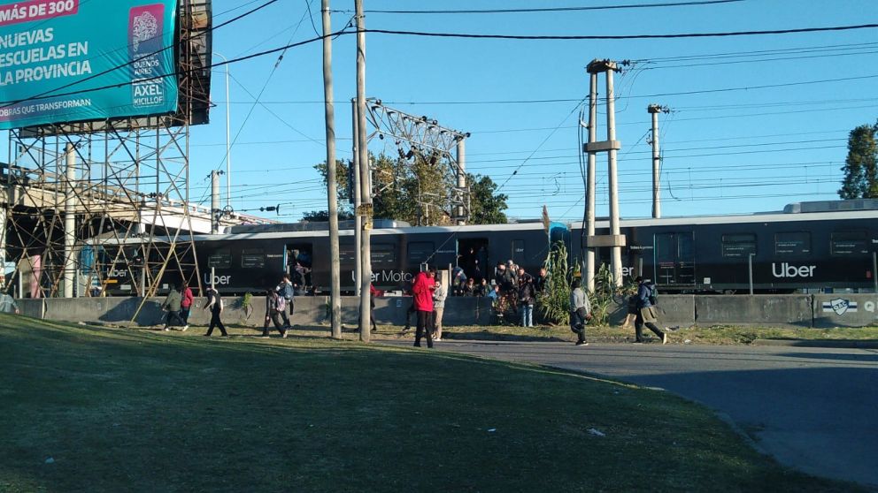 Regreso complicado: accidente en Wilde afectó el servicio de la Línea Roca