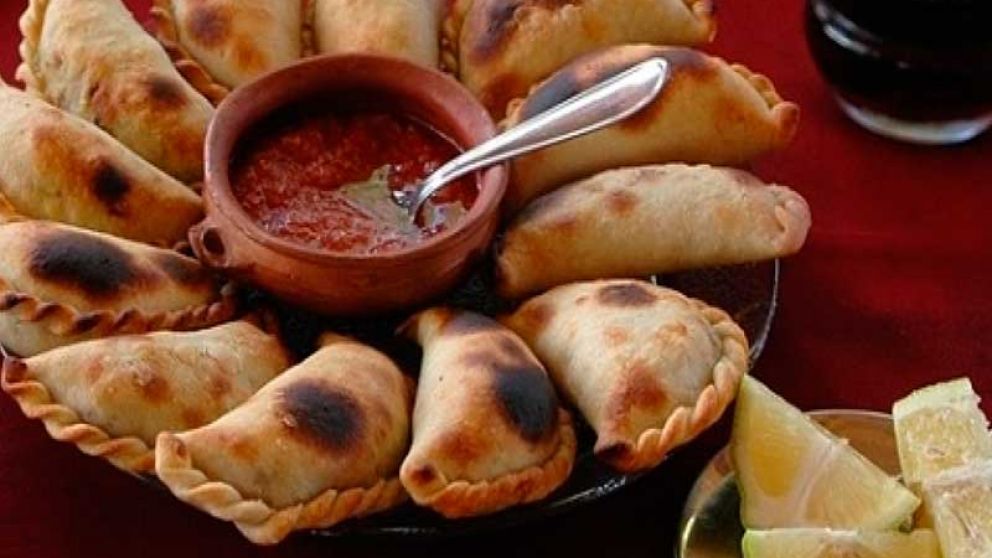Peñas folklóricas, degustaciones y recorridos culinarios forman parte de esta experiencia típica.