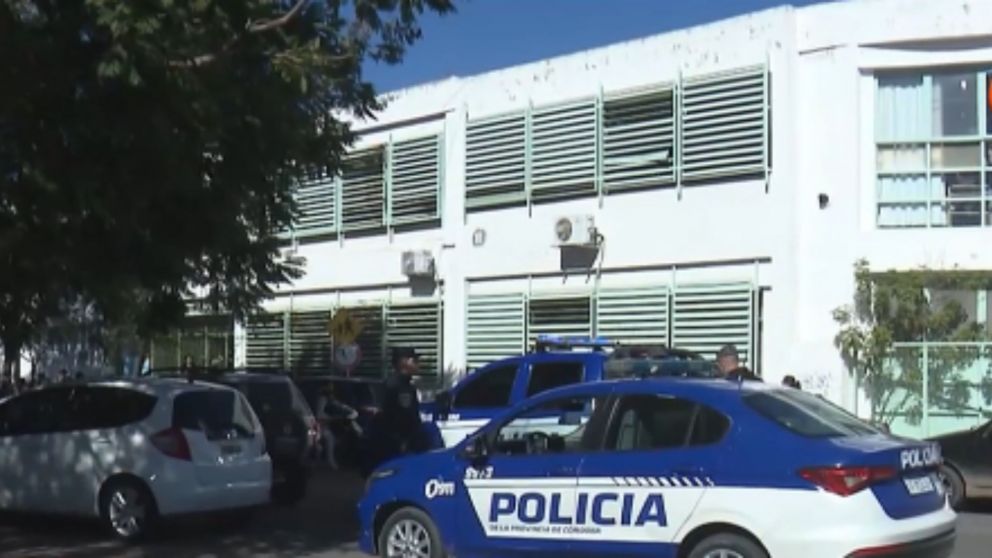 El menor fue descubierto con un arma.