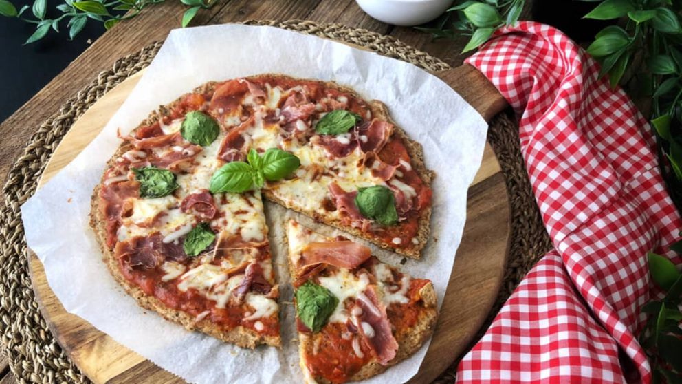 Receta para hacer pizza proteica, sin harina y con pocos ingredientes.