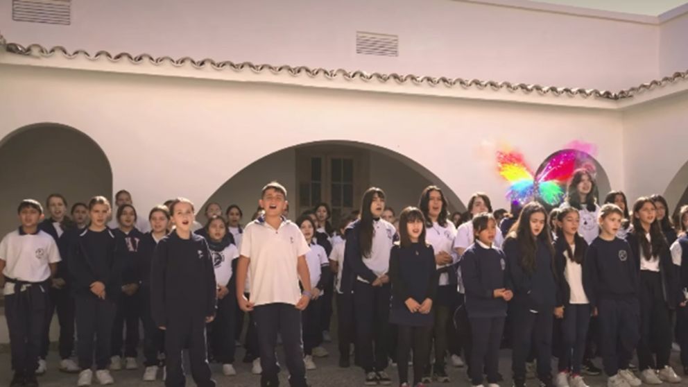 Unos alumnos argentinos cantaron un clásico de Oasis y terminaron sorprendiendo a Liam Gallagher